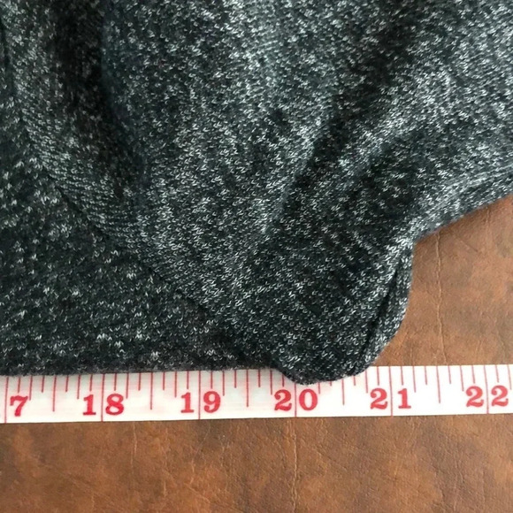 🌸NEW🌸 TOMMY BAHAMA Sweatshirt - Picture 7 of 8